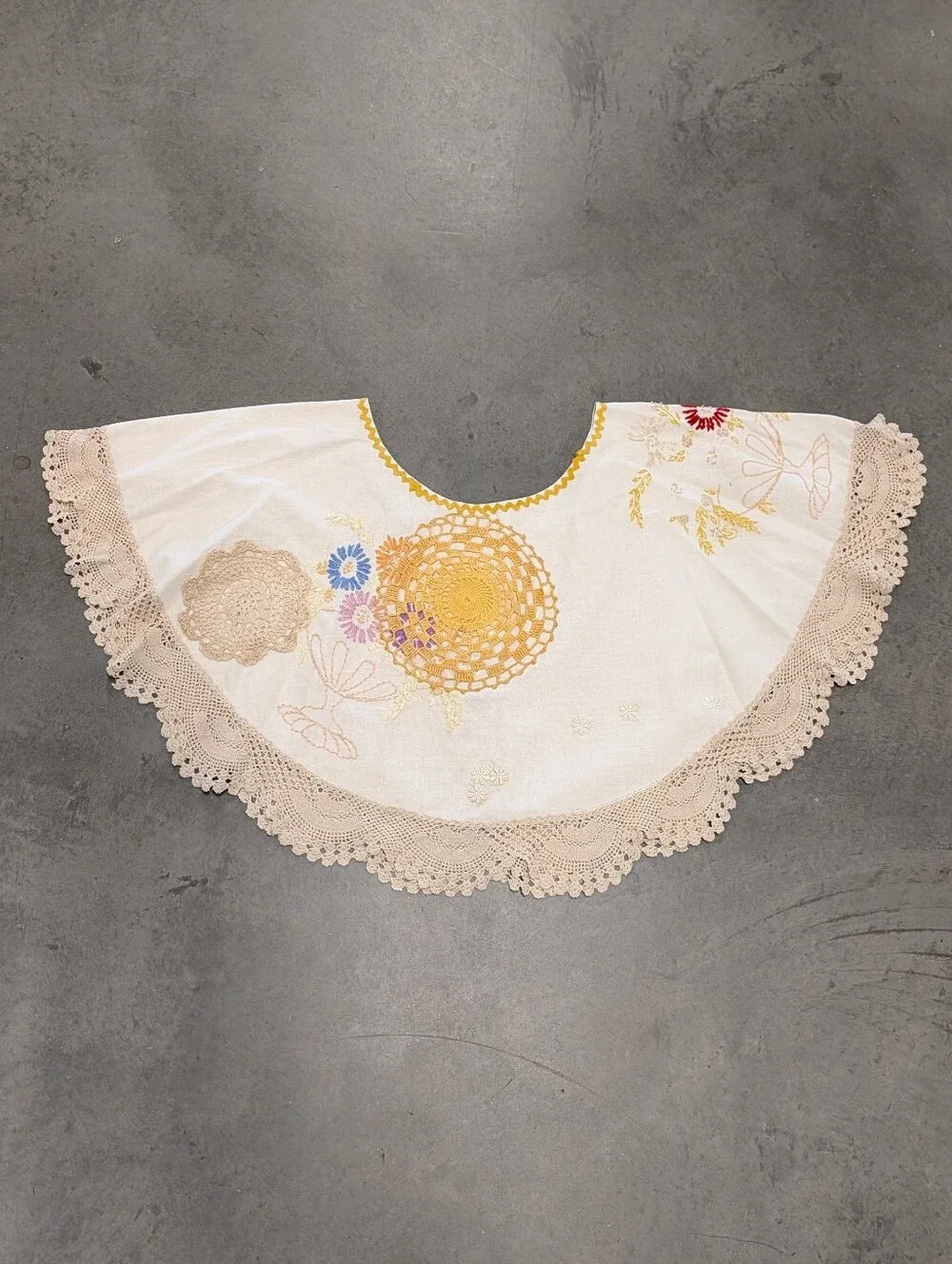 1 of 1 POPOVER TOP made from vintage tablecloth S